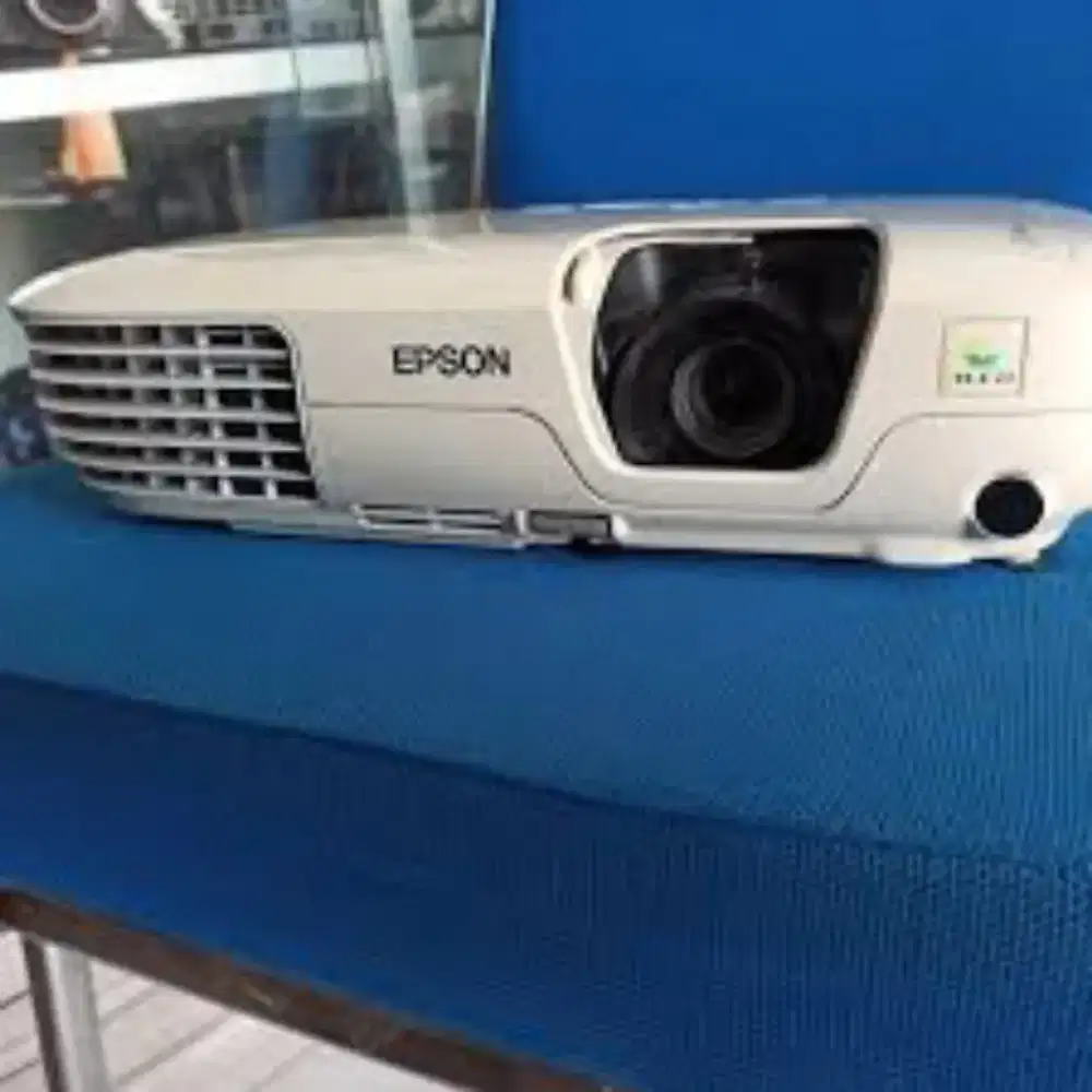 Epson ebs9 terang, siap nobar