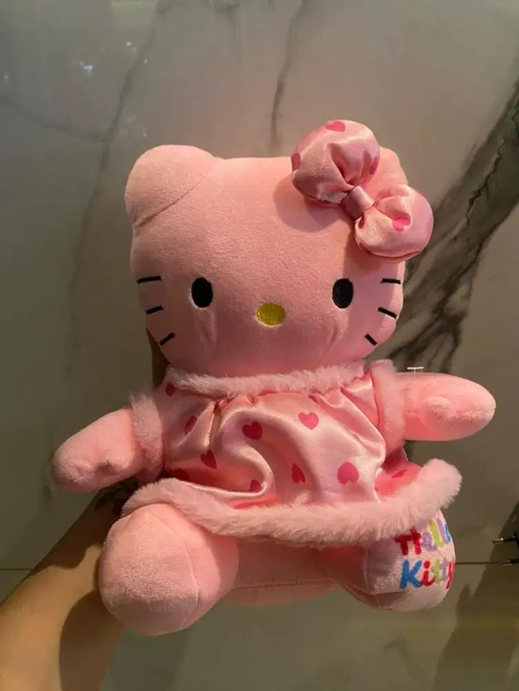 LIKE NEW Boneka Hello Kitty Dress Love Pink Winter Yelvo Halus