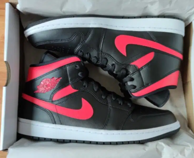 Preloved Nike Air jordan 1 mid black shiren red ORI