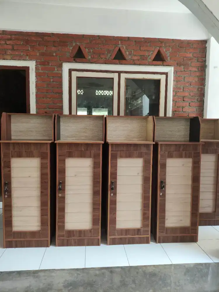 Lemari pakaian lemari santri lengkap dengan tempat kitab diatasnya