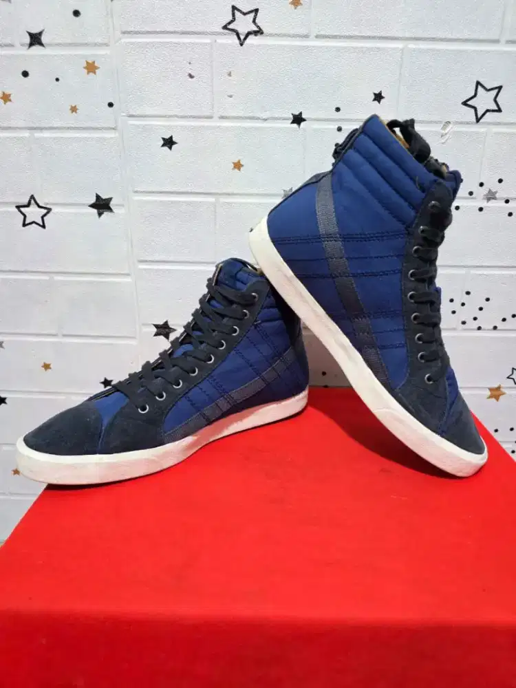 Diesel d string Zipper 
size 44 insole 28cm