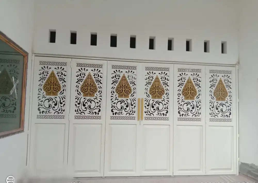 Pintu lipat motif mewah