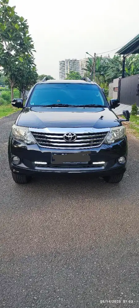 Toyota Fortuner G Diesel  A/T model 2012 Hitam 4x2
