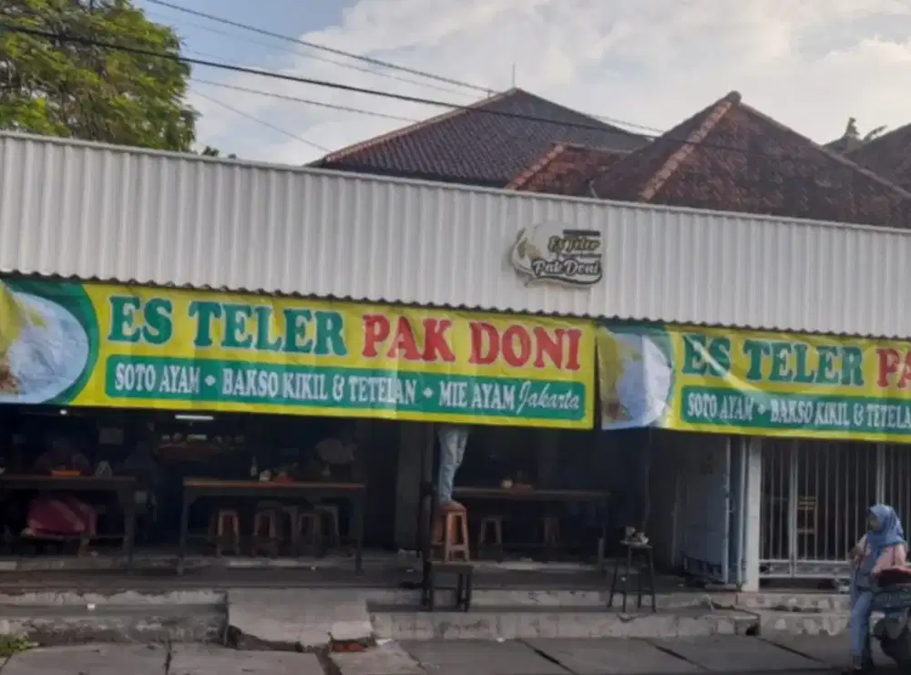 Dicari karyawan perempuan untuk rumah makan