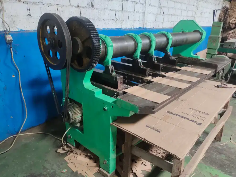 Mesin Slotter Kardus ukuran Jumbo