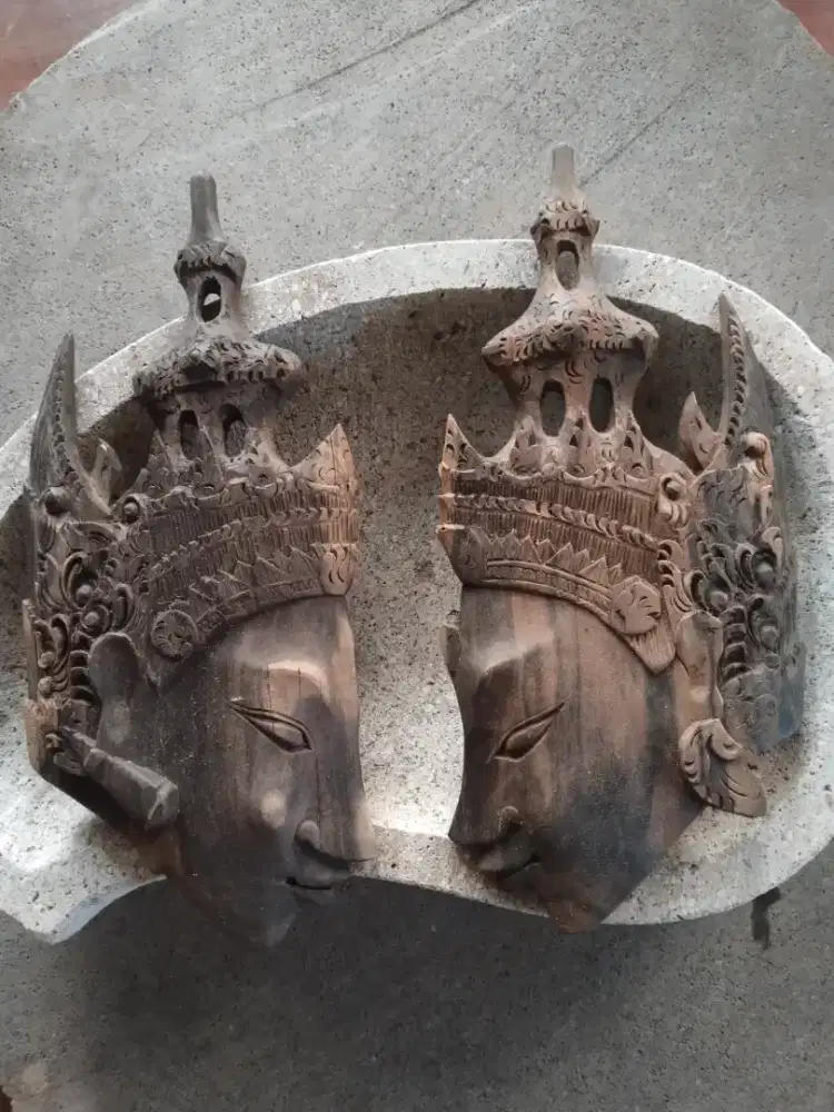 Pajangan ukiran kayu