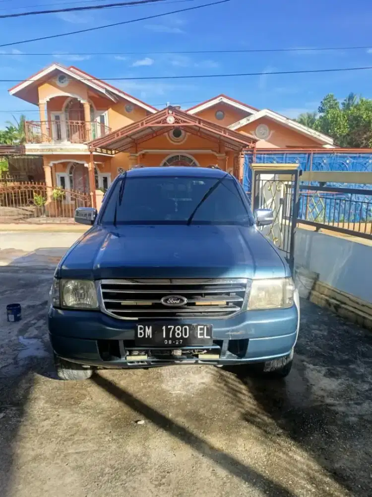 DIJUAL MOBIL FORD EVEREST XLT 2004