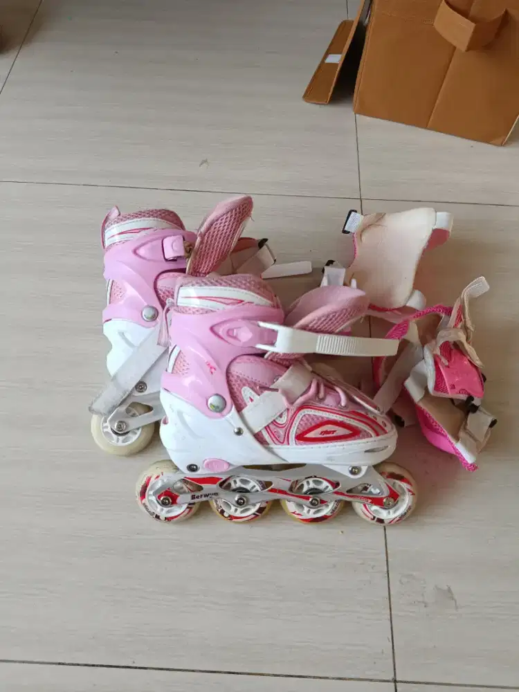 Sepatu roda anak perempuan size M