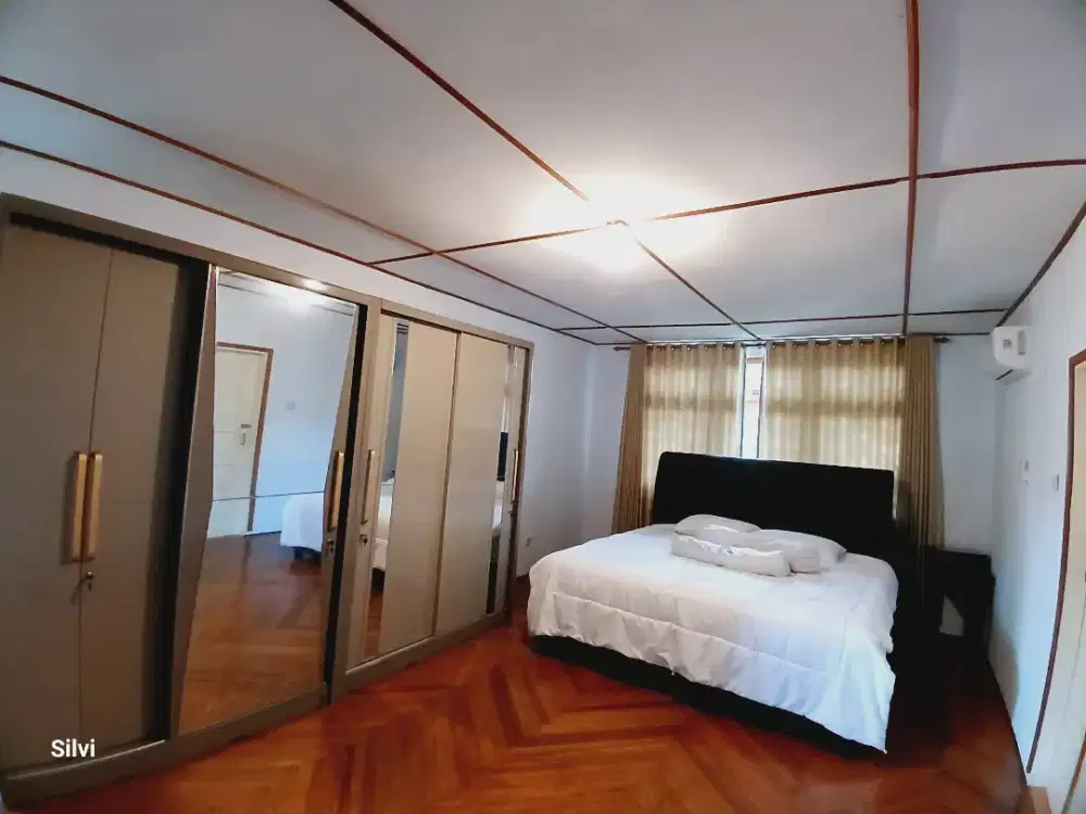 Disewakan per bulan/minggu/hari rmh Villa 4KT semi apartment