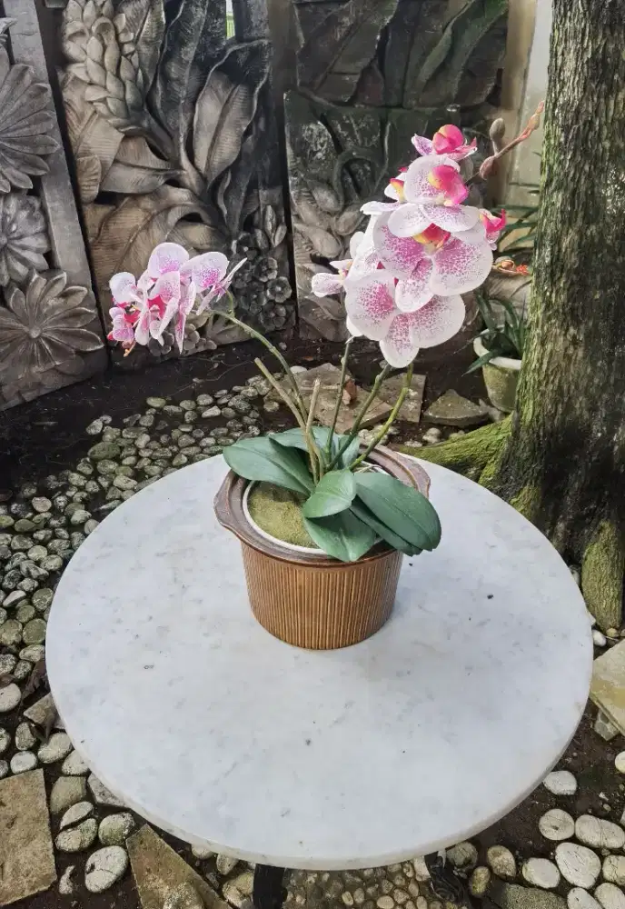 Bunga Cantik artificial berikut pot keramik