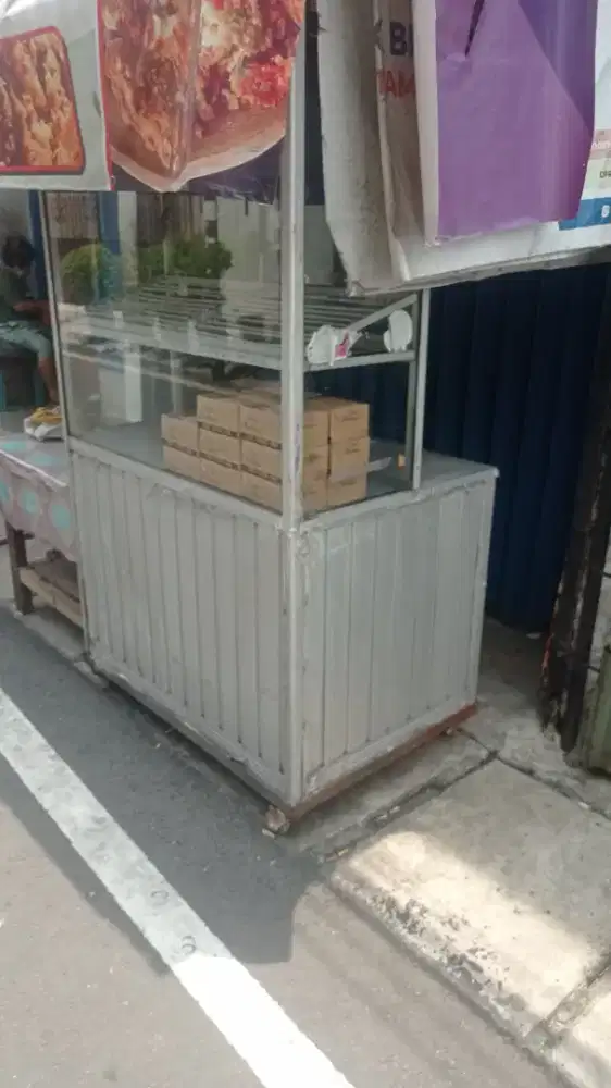 ETALASE SERBA GUNA(FRIED CHICKEN,BAKMI AYAM,JUS BUAH DLL)KONDISI BAGUS