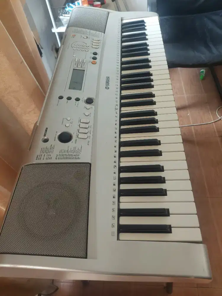 Keyboard YAMAHA PSR E313. Touch respon.bs recording