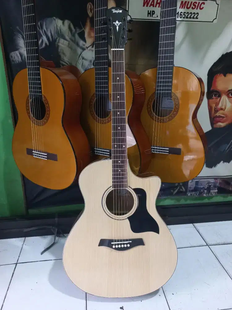 Gitar akustik Taylor natural glossy