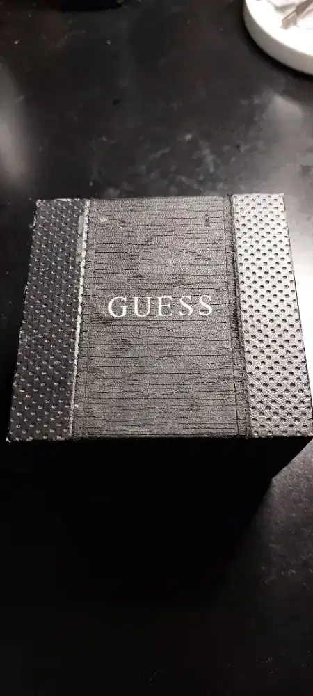Jam tangan pria Guess