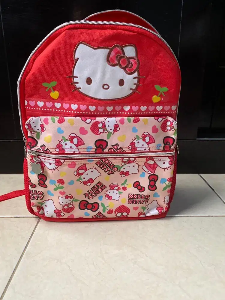Belum pernah dipakai.  Tas sekolah & waist bag anak