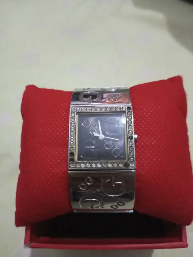 Dijual borongan semuanya jam tangan Guess