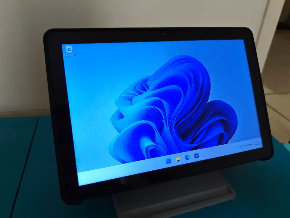 Tablet Windows 2 in 1 ChuwiX1 intel N100 8/256gb like new