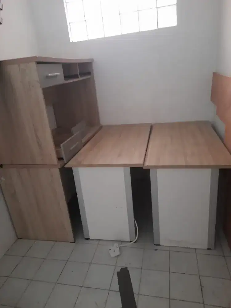 MEJA KANTOR PUTIH LIKE NEW