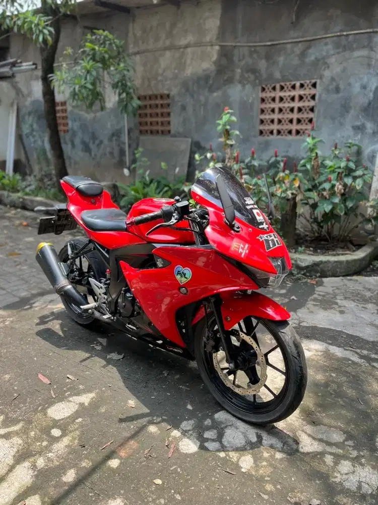 suzuki gsx r 150 MERAH