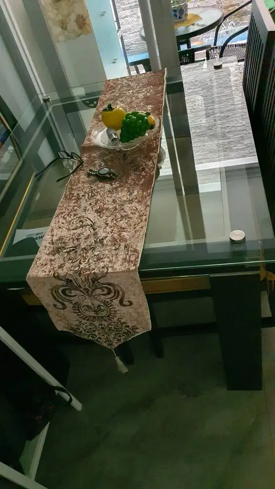 MEJA MAKAN KACA CANTIK