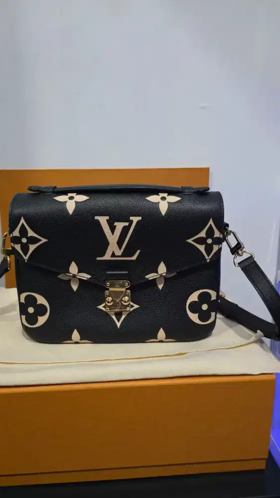 TAS LV METIS hitam corak baru
