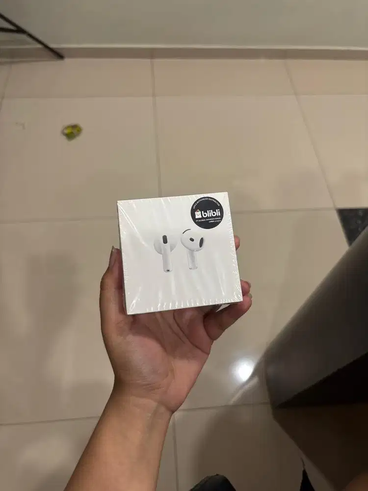 AIRPODS GEN 4 BRAND NEW