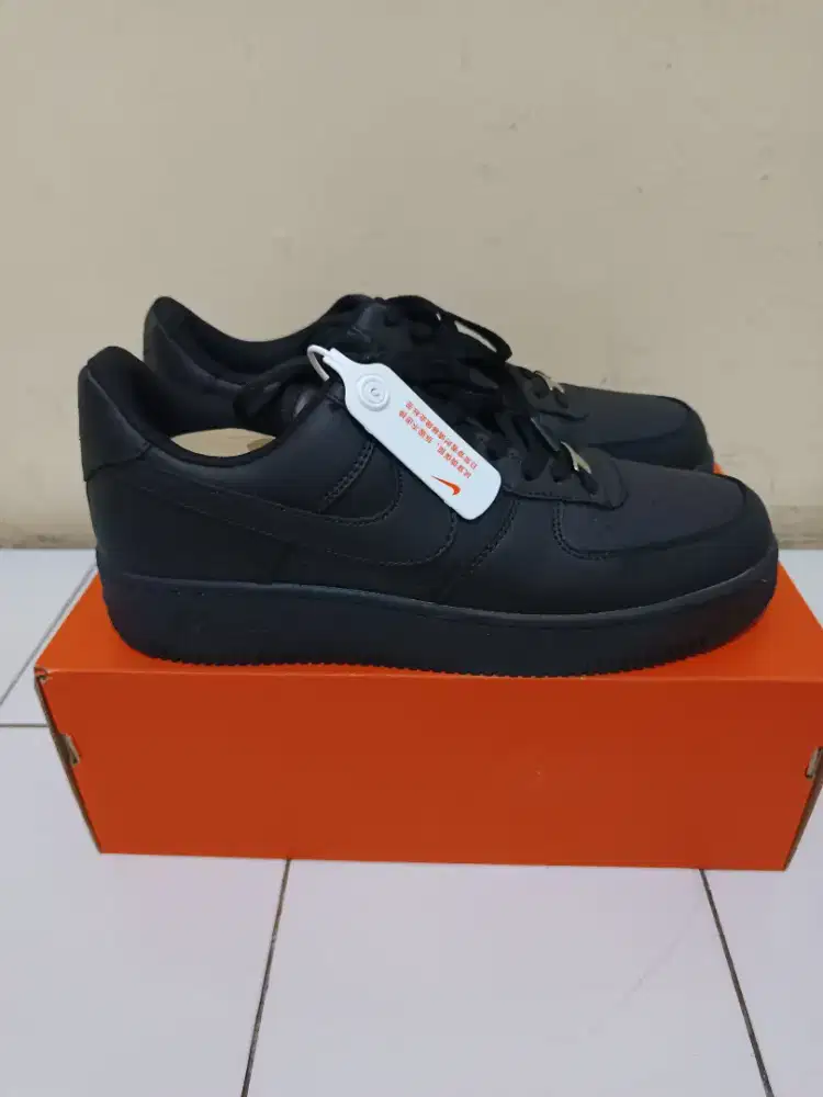 Sepatu sneaker AF 1 full black