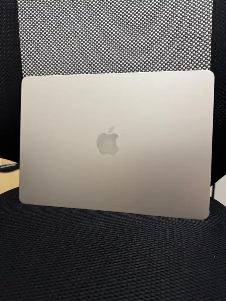 Apple MacBook Air M3 2024 13 Inch 256GB Silver - BH 100