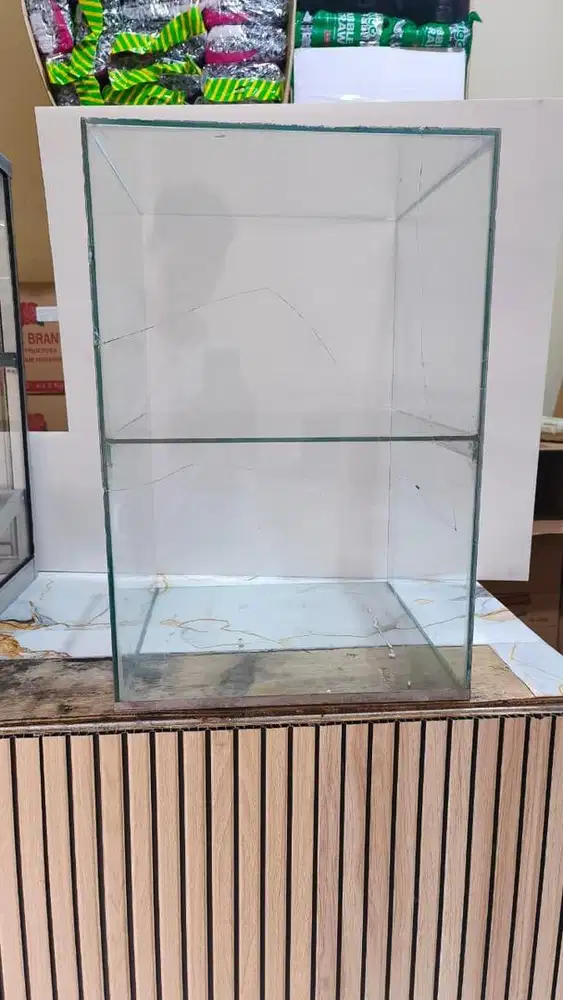 Etalase kaca utk jualan