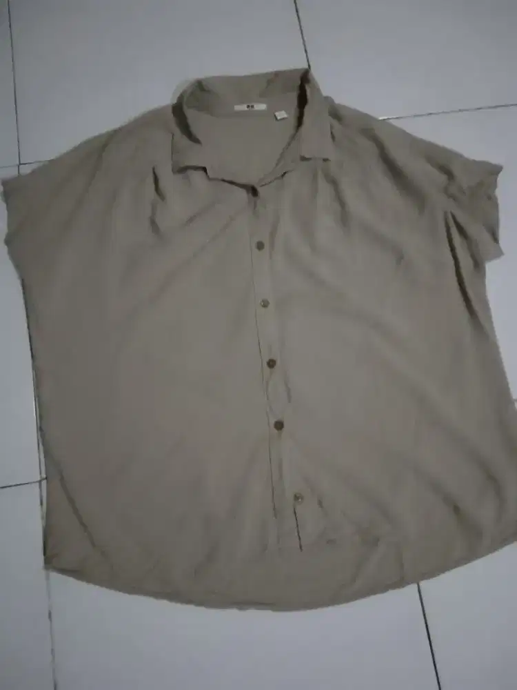 Atasan uniqlo coklat muda