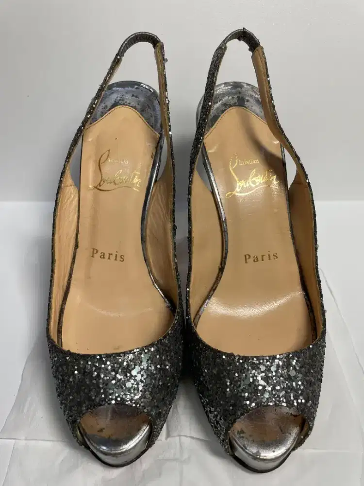 Dijual Cepar, Cuci Lemari ! Sepatu Christian Loubutin 100% Asli Sz 35.