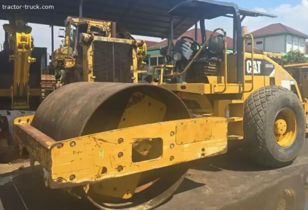 Dijual Vibro / Compactor Caterpillar CS533E