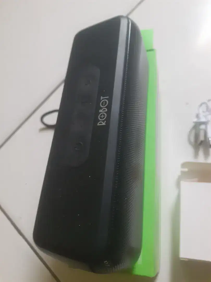 dijual speker blutut robot masih baru