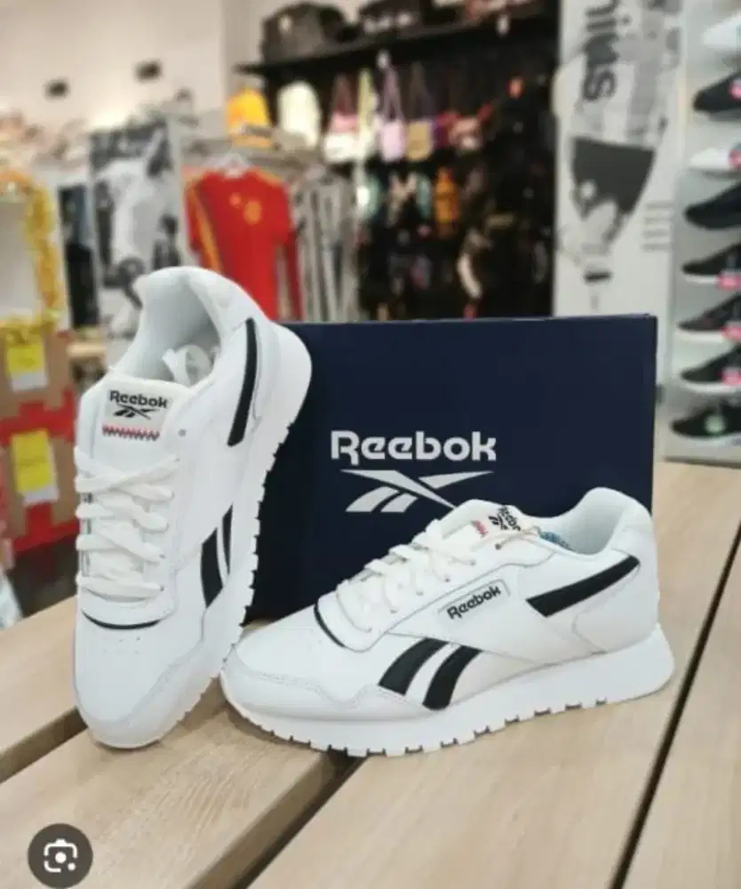Sepatu kulit sneakers reebok classic size 43