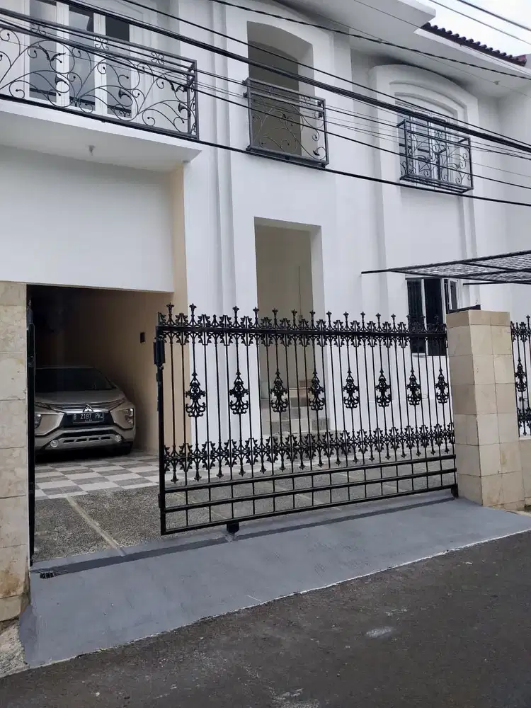 Rumah 2 Lantai di Kebayoran Baru, Jakarta Selatan