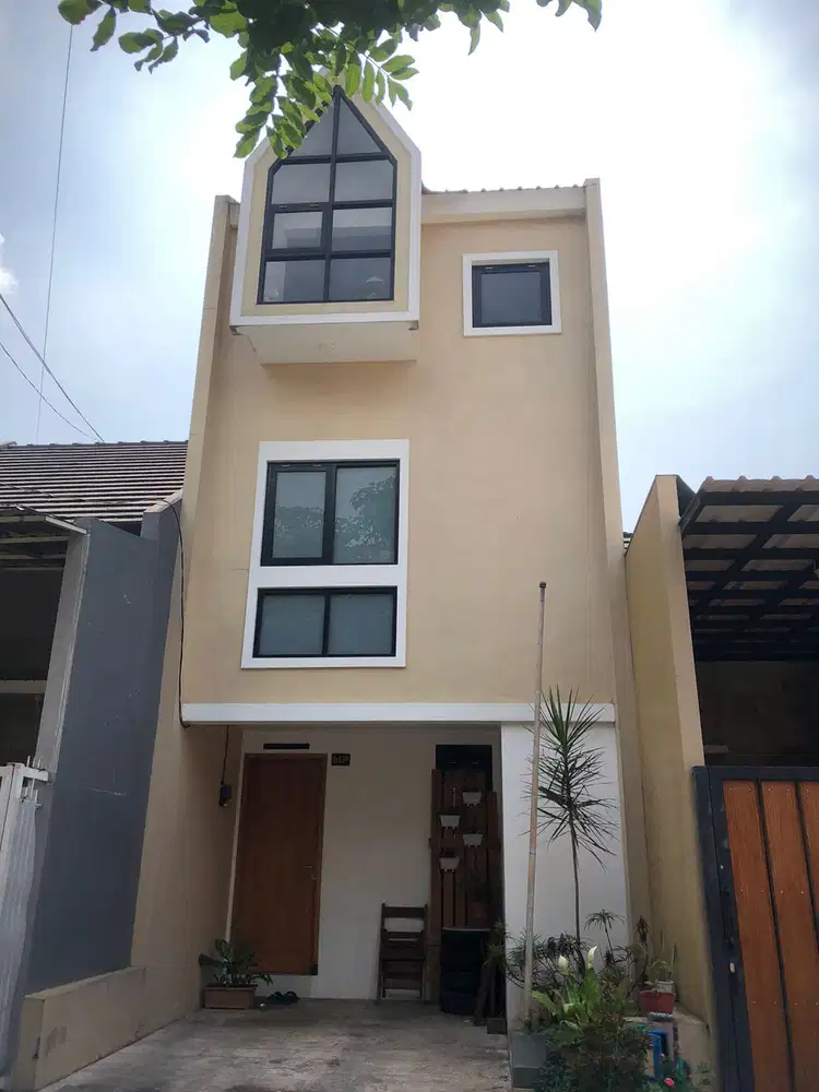 Rumah 2 Lantai Siap Huni di Pandanwangi Utama – Lokasi Strategis