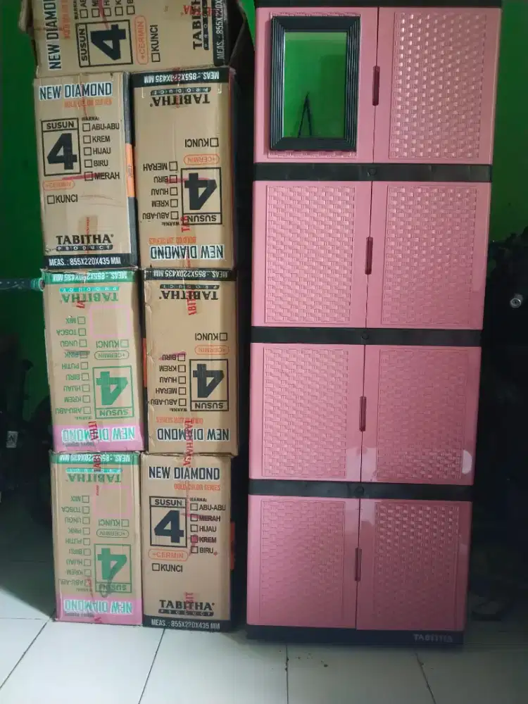 Lemari plastik 4 susun kaca
