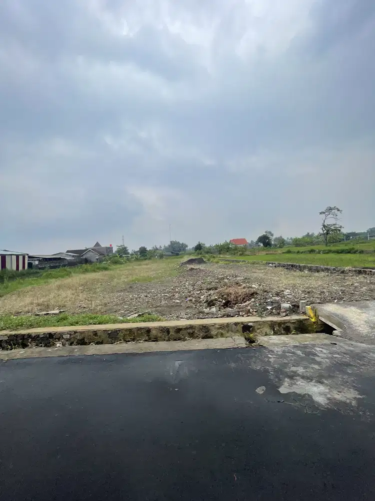 Tanah pekarangan view sawah utk villa di jakal km 12 klidon