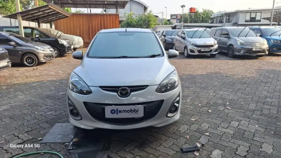 DP MURAH Mazda 2 1.5 Skyactiv Bensin-AT 2015 Silver CSXDB