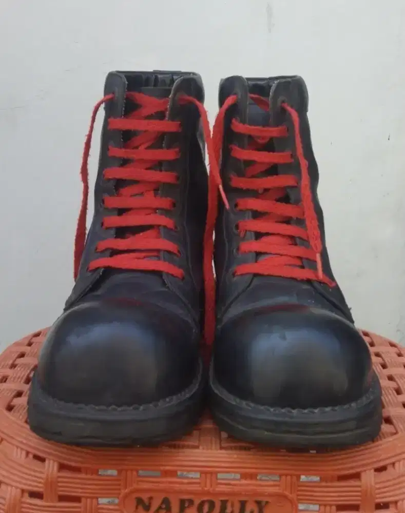 Sepatu boot UNDERGROUND