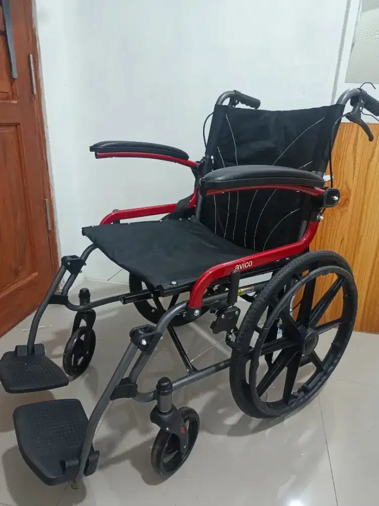 Kursi roda travelling lipat avico
