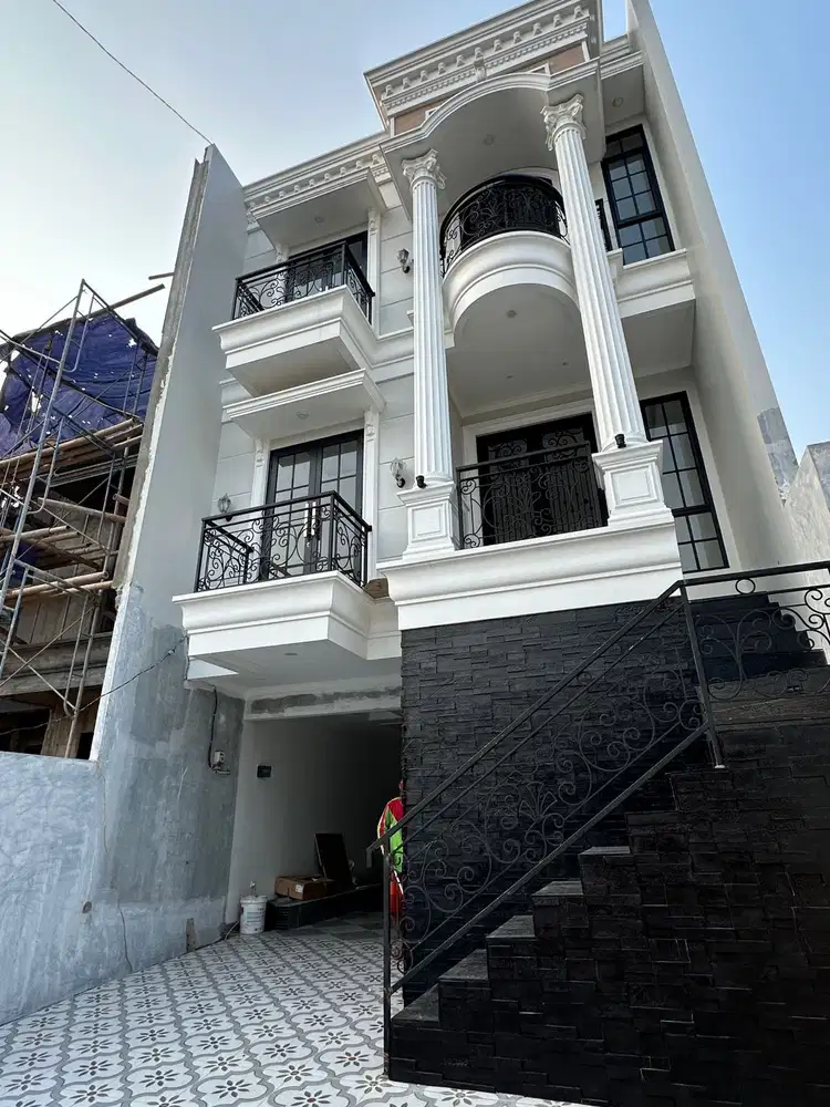 Rumah Baru mewah eropa classic dekat pancoran Jakarta Selatan