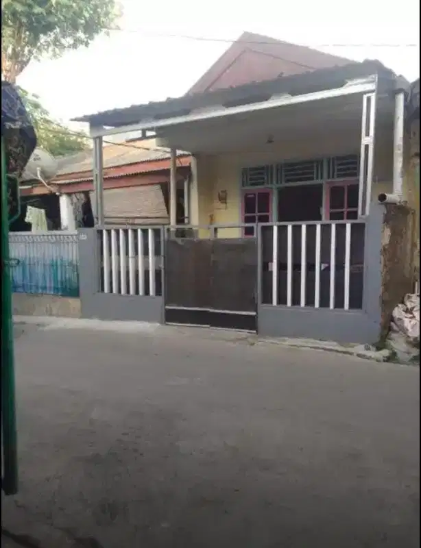 Dijual Rumah kampung di pdk kacang timur pdk aren
