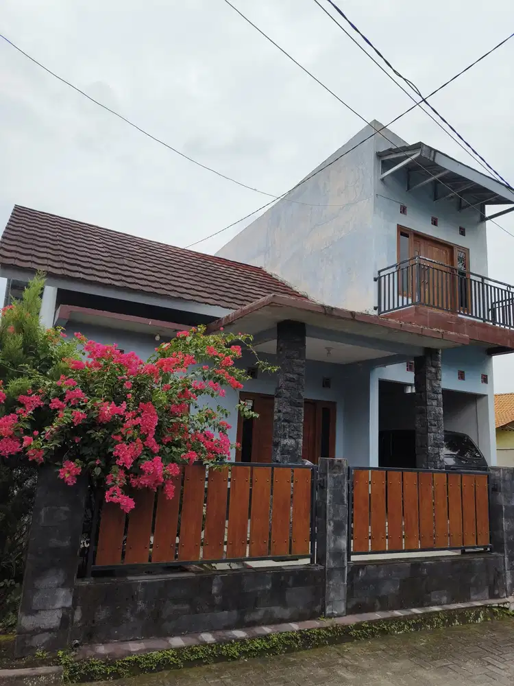 A171 - Rumah Luas 2 Lantai Modern Asri di Godean