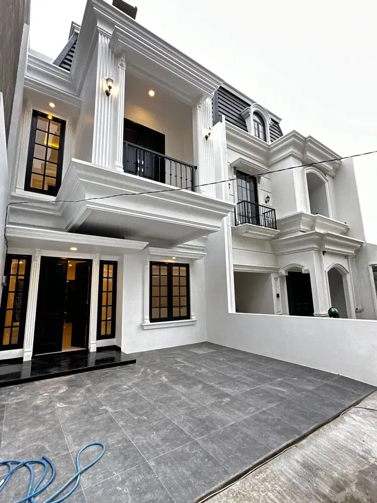 Rumah 2 Lantai dalam cluster Jagakarsa dekat stasiun KRL