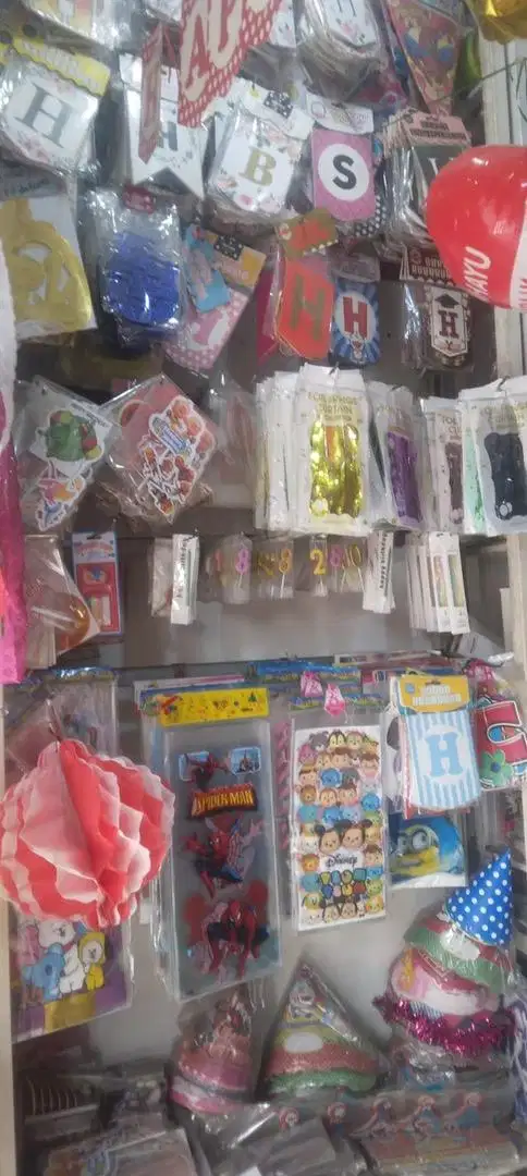 perlengkapn ulang tahun dll