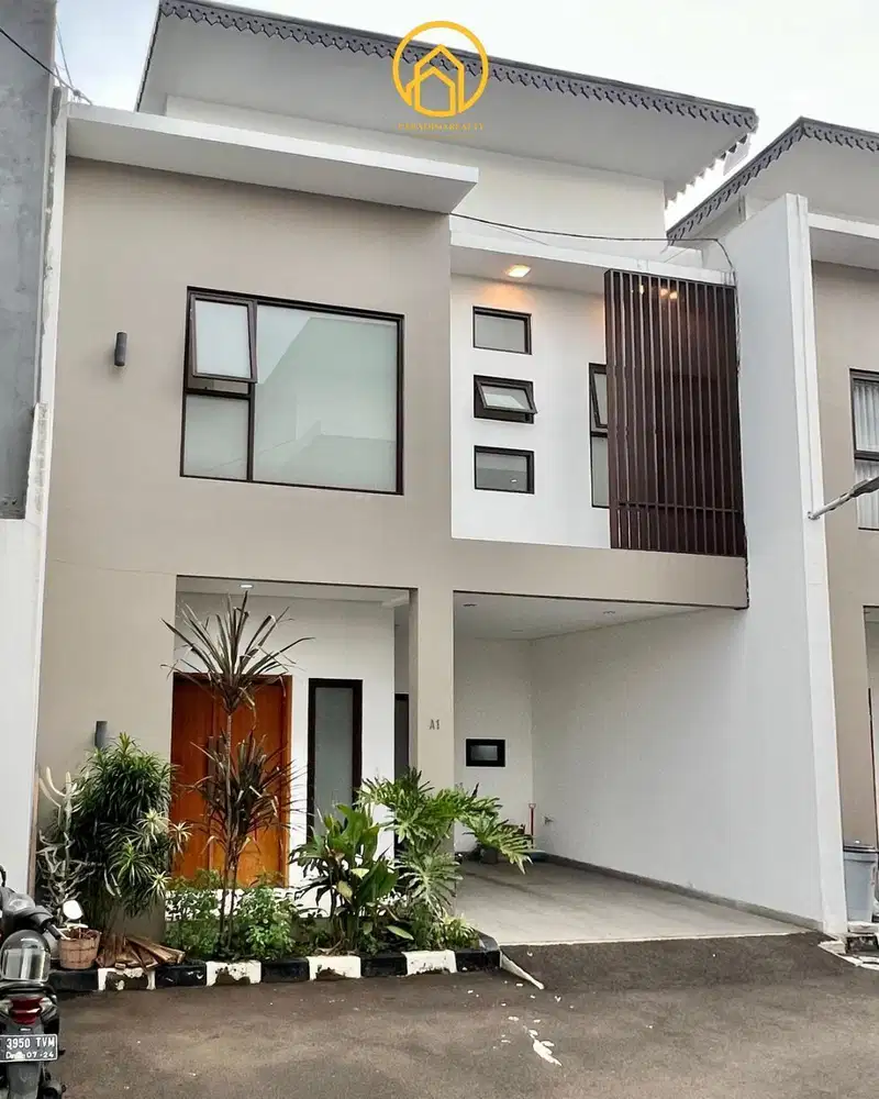 Rumah 1 M an dalam cluster dekat stasiun KRL Jakarta Selatan