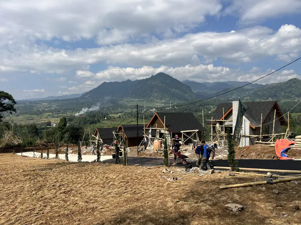 Tanah strategis pinggir jalan raya puncak dua bisa di bangun villa