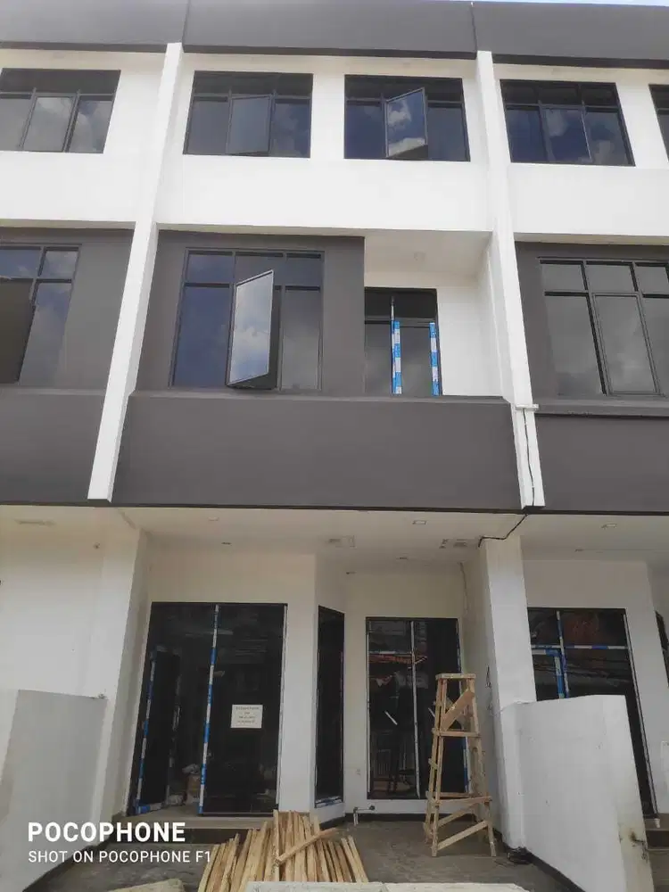 Dijual Rumah Baru 3 lantai di Jalan  Kran Kemayoran Jakarta Pusat