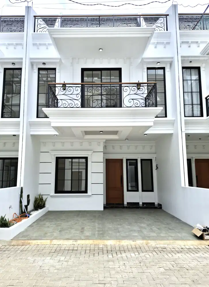 RUMAH MEWAH DALAM CLUSTER 12 unit DEKAT AKSES TOL JAGAKARSA